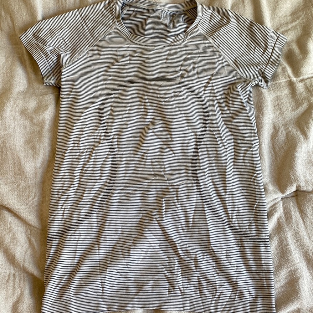 Lululemon swiftly tech short sleeve
